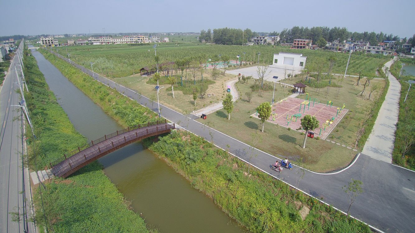 阜陽(yáng)市潁泉區(qū)2016、2017年出列村環(huán)境綜合整治項(xiàng)目棗樹(shù)行村.jpg